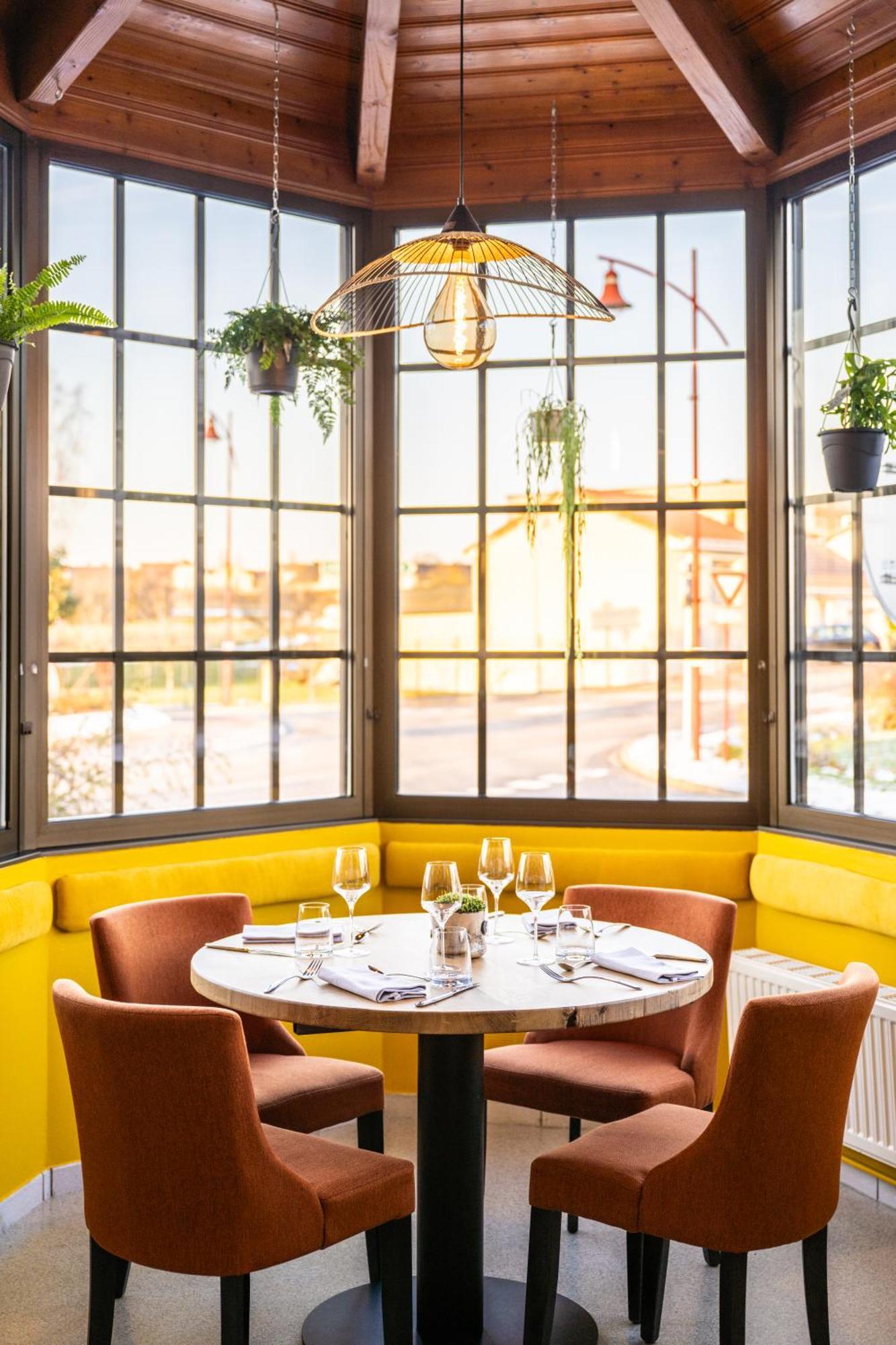 Hotel Restaurant Le S'Y Seingbouse Buitenkant foto